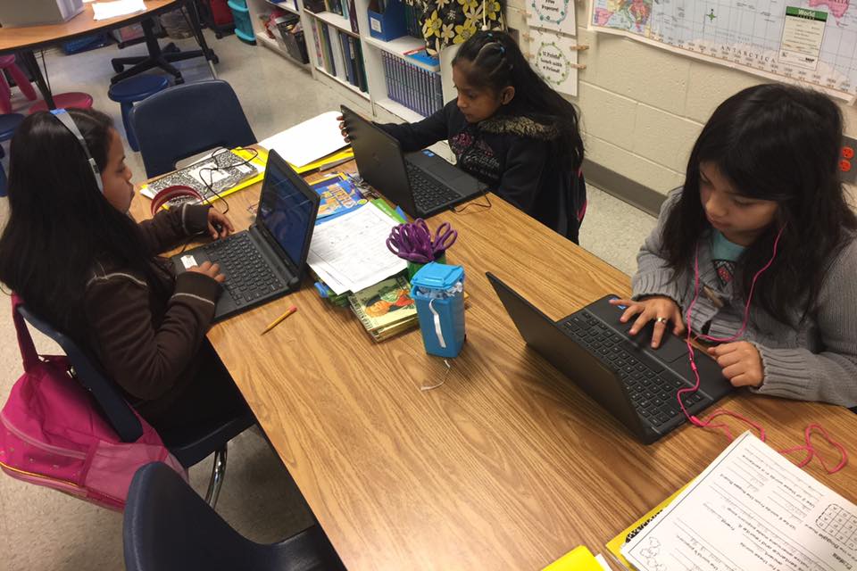 RCSWolvesPLN's tweet image. Mrs. Stapp&apos;s 3rd graders are hooked on #HourofCode @WestCentralElem @RomeCitySchools #RCSHourofCode #RCSWolvesPLN #TeacherRCS