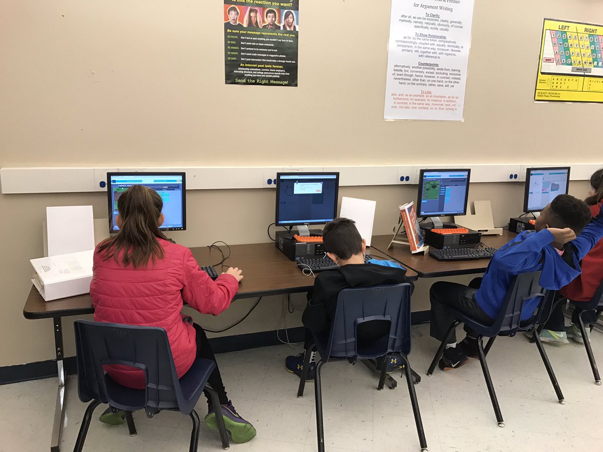 twatsontech's tweet photo. 6th grade students participating in #HourofCode at Grandview Middle School! #gvrox https://t.co/ZvvBQyTdQg