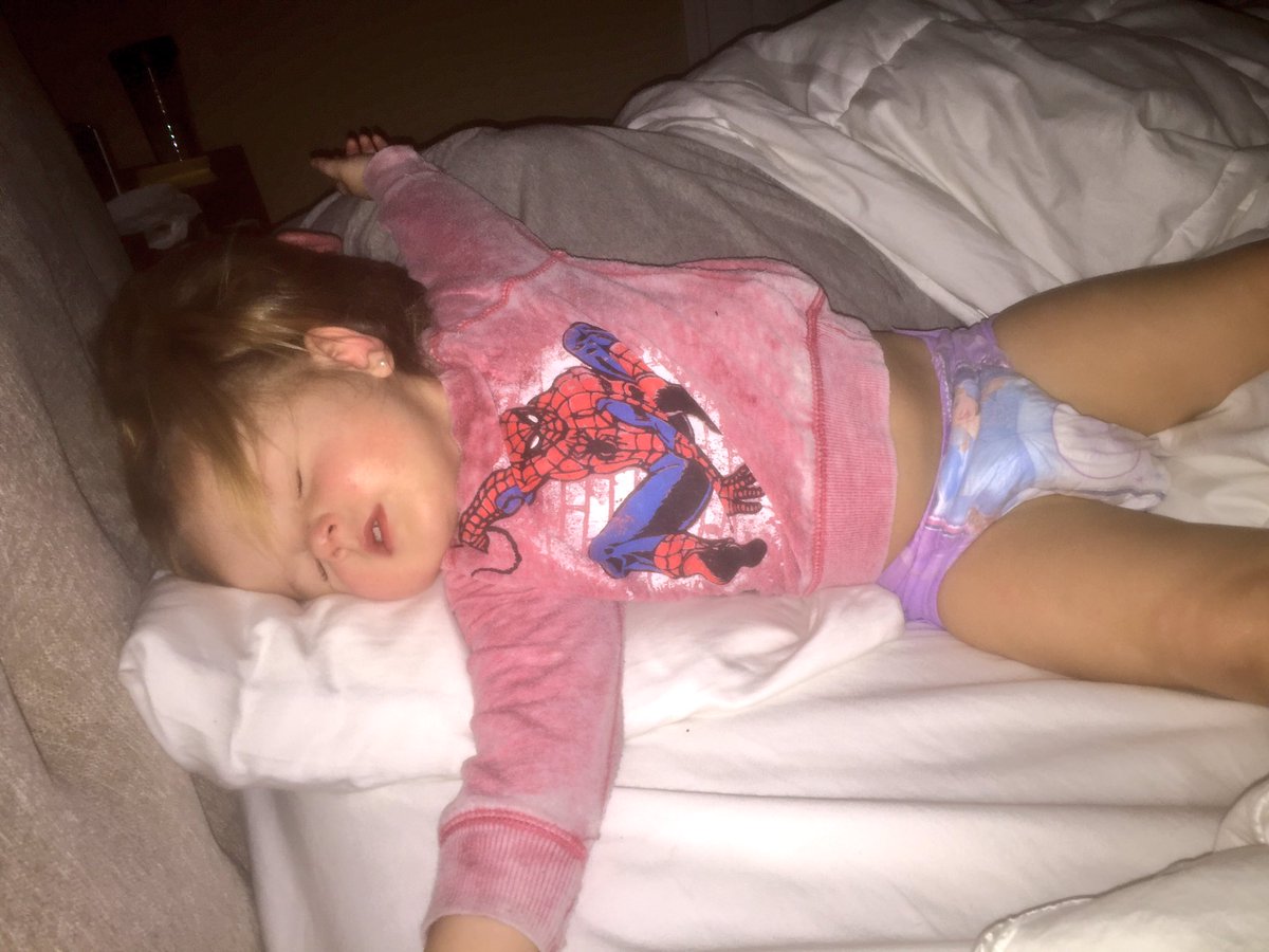 DanielleMSells's tweet photo. We have a king sized bed and I'm still clingy to the edge of the bed for dear life. #cosleep #bedshare #momlife https://t.co/Cyb1PWMICD