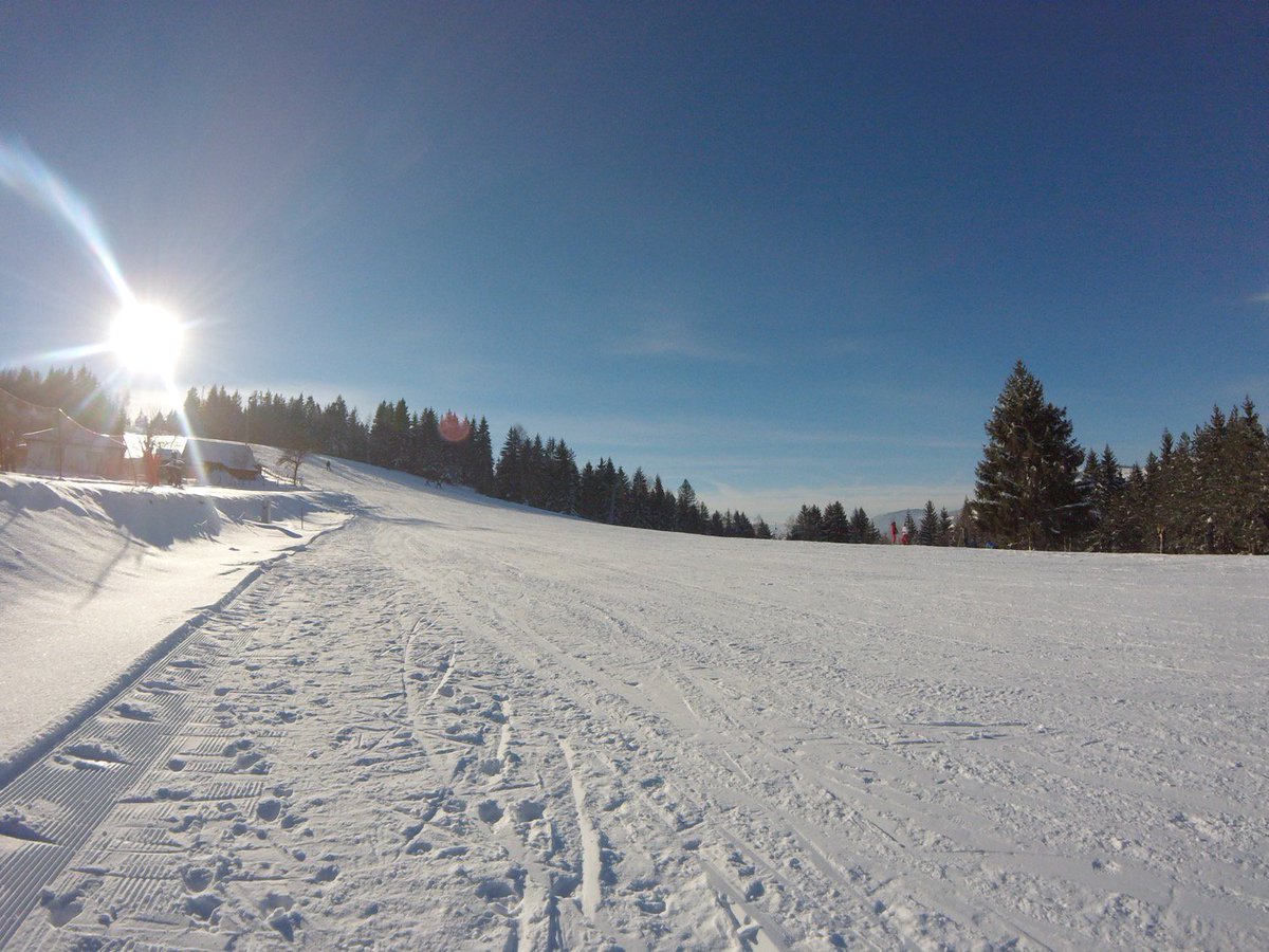 VisitZlatar's tweet photo. Od sutra, #skijanje i kod nas :) Dobrodošli na #Zlatar! 
#svestovolim #napravojvisini @serbiatourism 
→ https://t.co/jrnfBC92xM https://t.co/U94Gqpz7pS