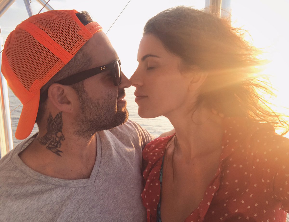 Sam_jrobertson's tweet photo. Another Magical trip to this beautiful place, surrounded by the people I love the most (minus a few). Until next time 🇧🇸 #mylove #mygirls https://t.co/esESf7Y9a9