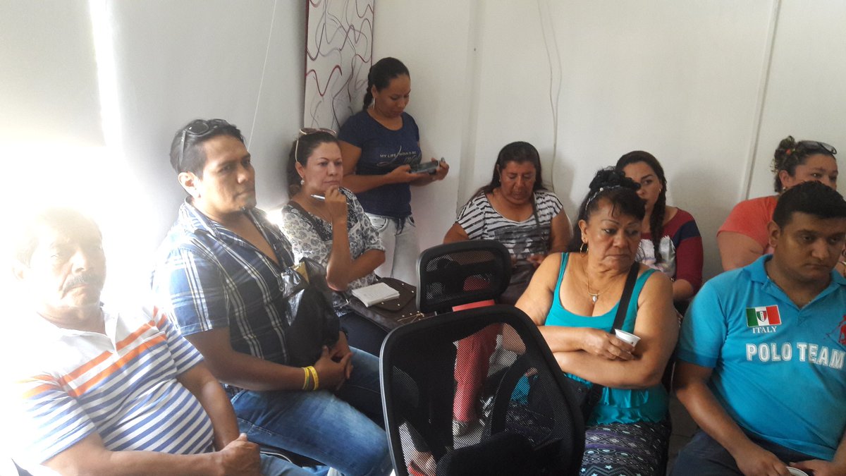 CeibaEice's tweet photo. #AestaHora
se adelanta en las oficinas de #CEIBAOFICIAL reunión de socialización con el comercio organizado del #TerminalDeTransporteDeYopal https://t.co/EG5N9yS41x