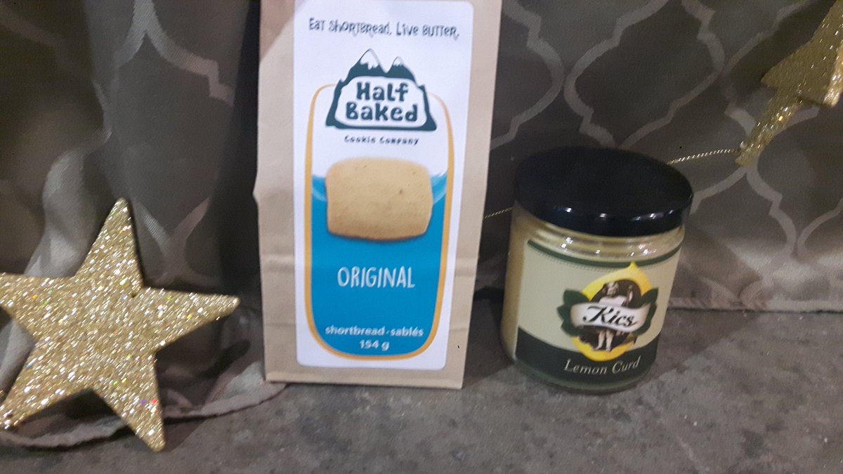 Gold star Christmas gift! #shortbread #lemonade curd <a href="/makeitshow/">Make It Show</a> <a href="/halfbakedcooki/">Half-Baked Cookie Co</a>