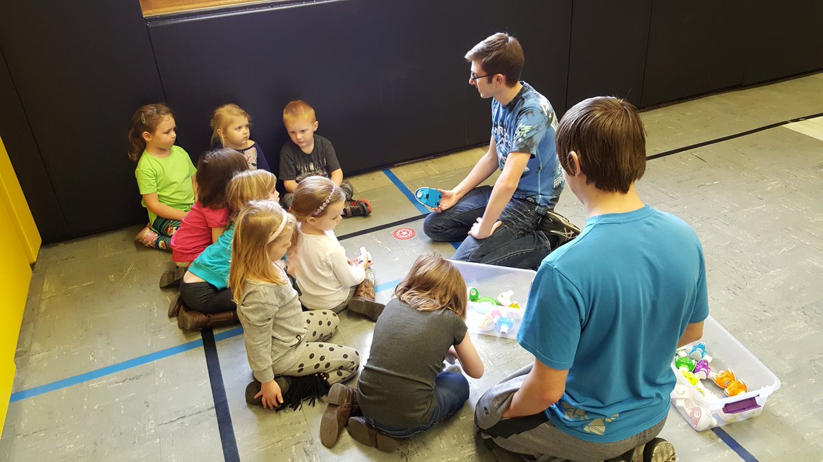 NC_Iowa_STEM's tweet image. Beautiful day for coding @humboldt_csd preK-12th grade!  Very engaged learners with secondary Ss assisting elementary! @IowaSTEM #CodeIowa