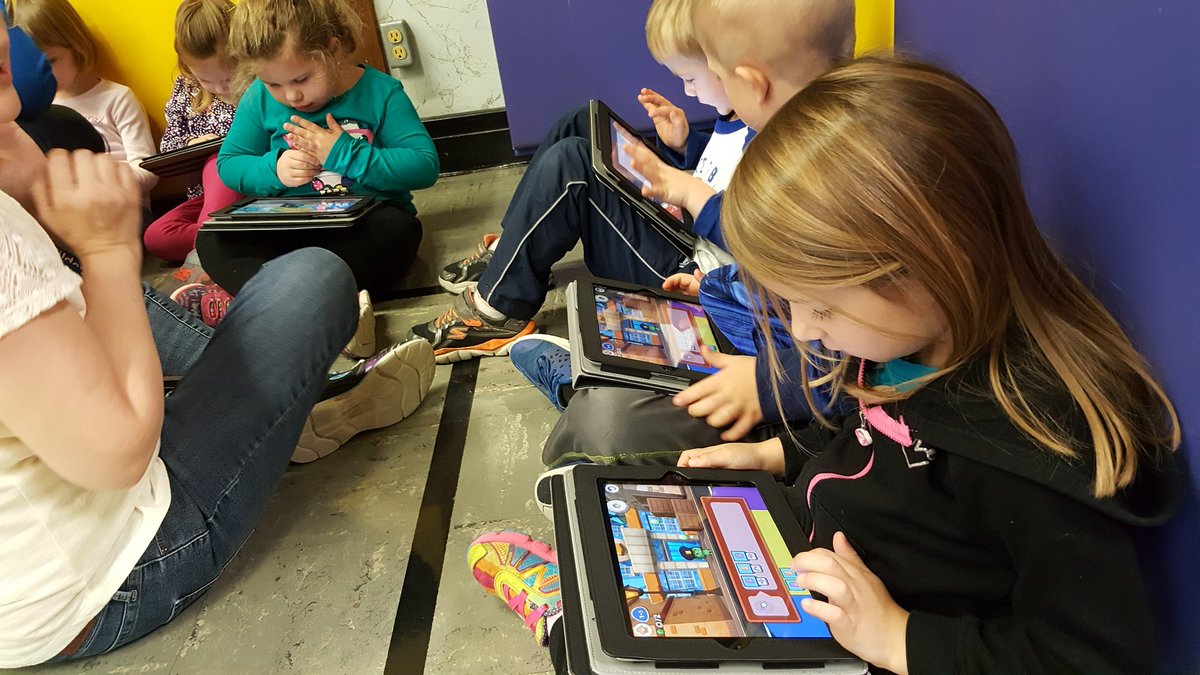 NC_Iowa_STEM's tweet image. Beautiful day for coding @humboldt_csd preK-12th grade!  Very engaged learners with secondary Ss assisting elementary! @IowaSTEM #CodeIowa