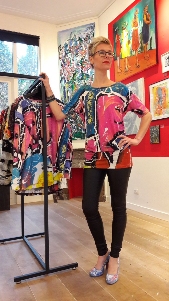 Op zoek naar n mooie trui voor <a href="/Warmetruiendag/">Warmetruiendag</a>? Kijk bij <a href="/SalonWest/">Salon West</a> voor mooie truien van <a href="/wear_ekskwizit/">EKS’KWIZIT</a> met kunst van <a href="/Byedith1/">Byedith</a>!