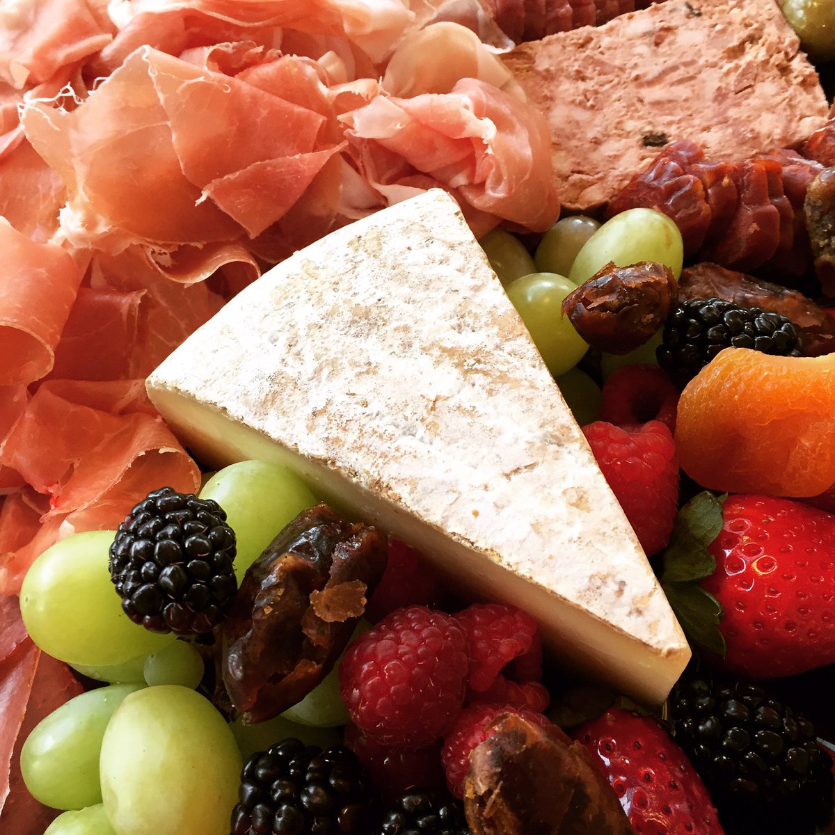 Sandy Aleksander tweet media