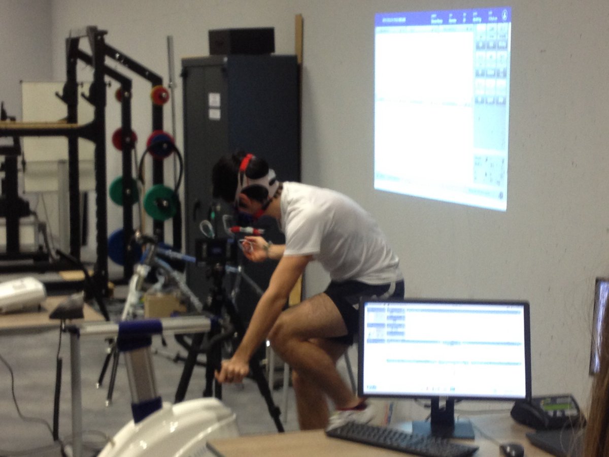 La technologie au service du #sport. Visite du <a href="/TechnoSportMRS/">TechnoSportAMU</a> avec @MyCoachFootball