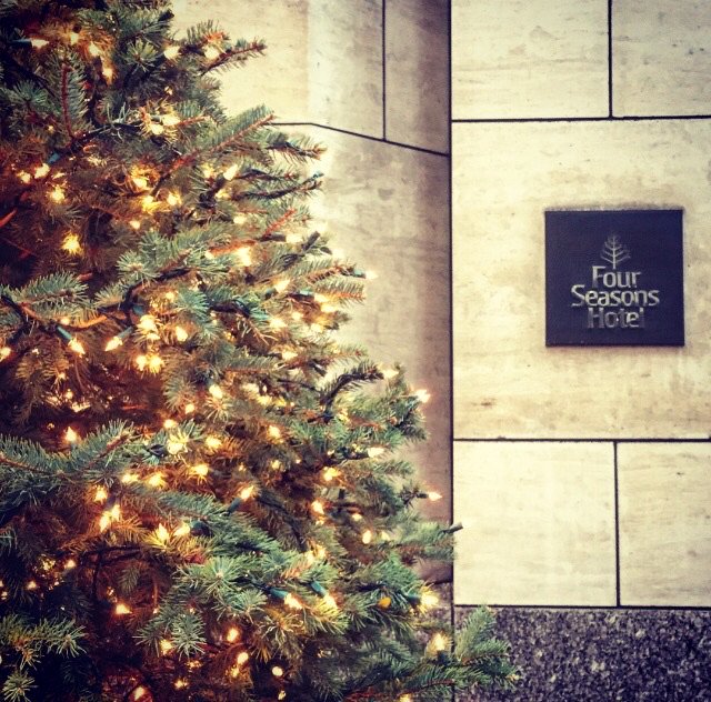 FSNewYork's tweet image. One card, endless possibilities. Give the gift of travel with an #FSGiftCard this #fsholiday! #fsny bit.ly/FSGiftCard16