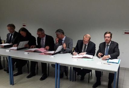 Prefet2A's tweet photo. Convention maison de services au public #MSAP Jardins de l'Empereur @VilledAjaccio #CAF2A @PoleEmploiCorse #CPAM2A #AFPA @Defenseurdroits https://t.co/GVa2gA7uZi