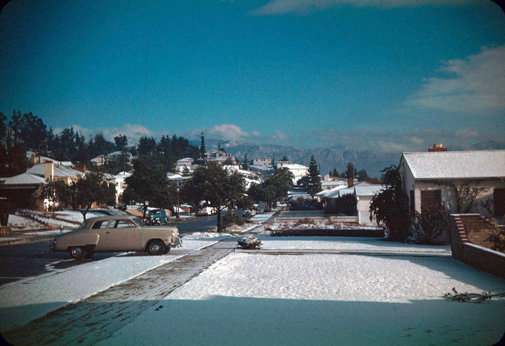 nathanmasters's tweet photo. Why hasn't it snowed in L.A. since 1962? https://t.co/A85v9N095F @KCET @wxreport @Weather_West https://t.co/7dIPtqL45s