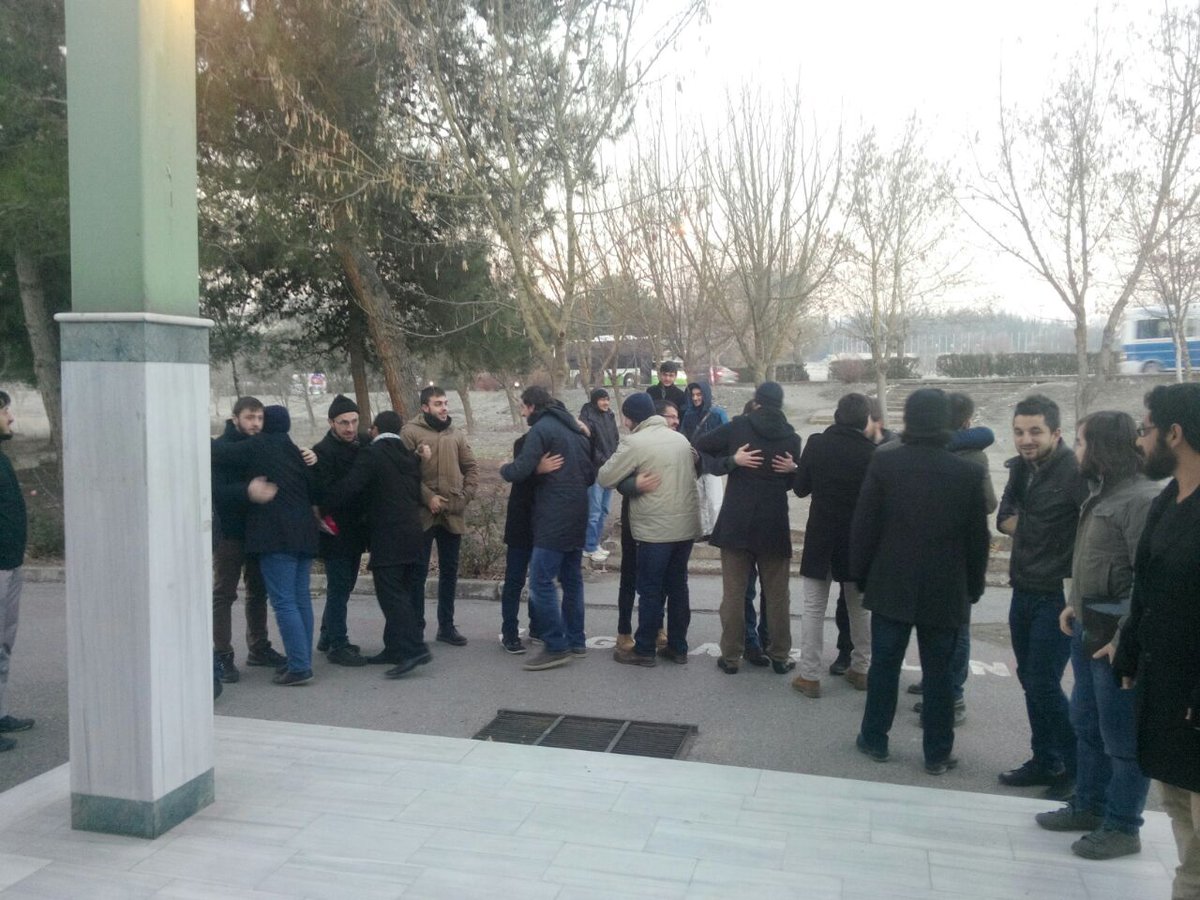 Sabah ve kunut namazından sonra kardeşlerimizle musâfaha yaptık.