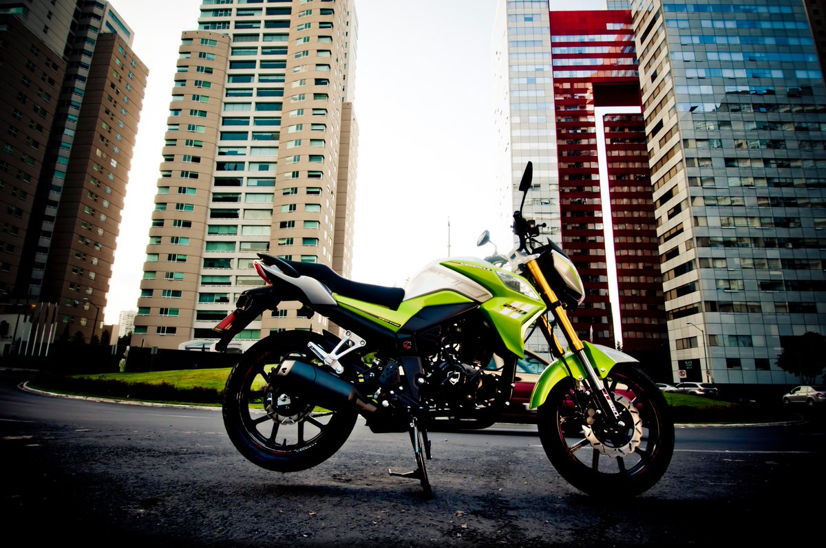 #BuenViernes Que esperas #sienteeldeseo #Vector circula en vías primarias. Llega a tiempo.