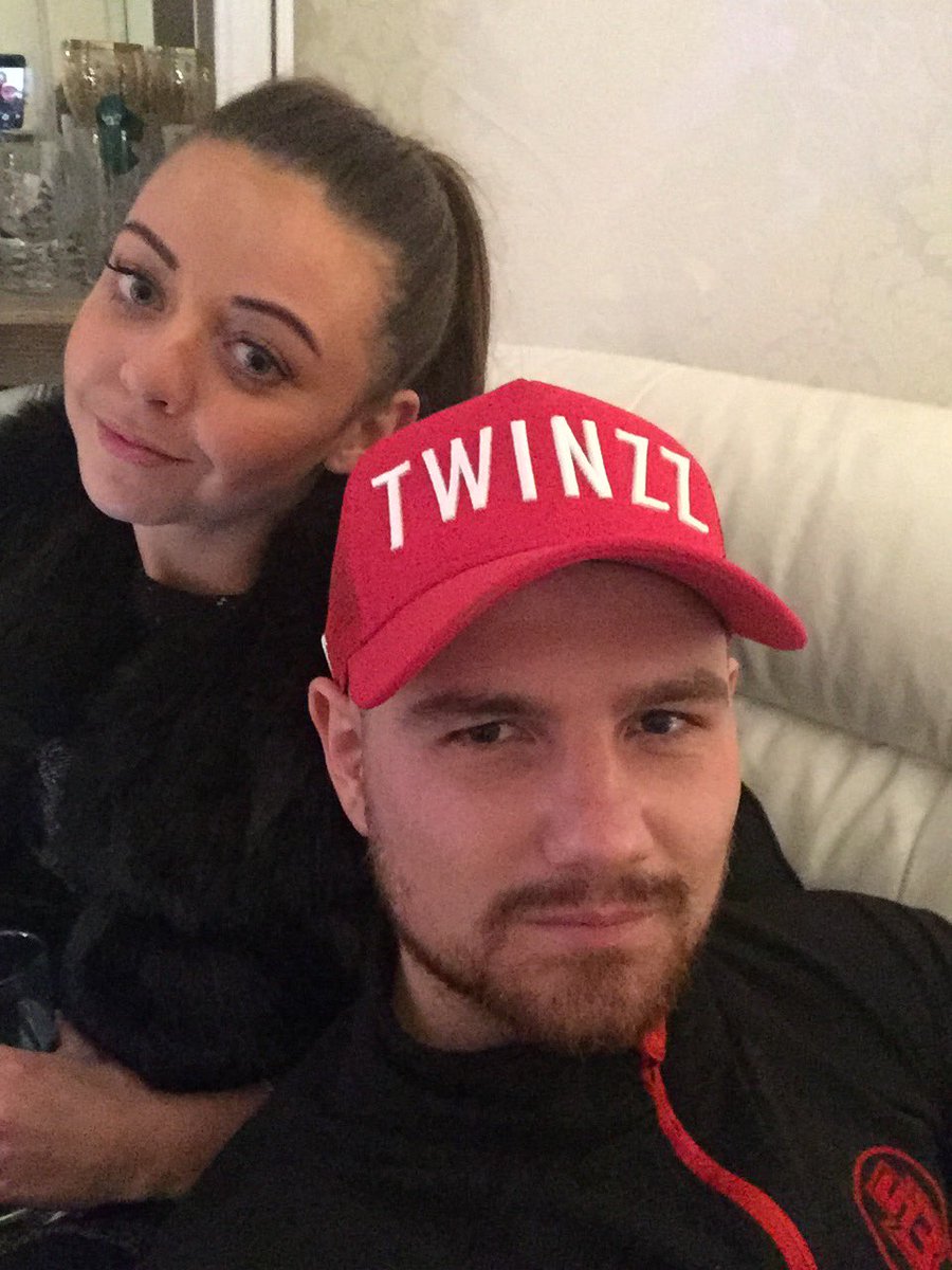 Friday Chills <a href="/ZoeGreen6/">Zoe Green</a> 👌 😘 🍻