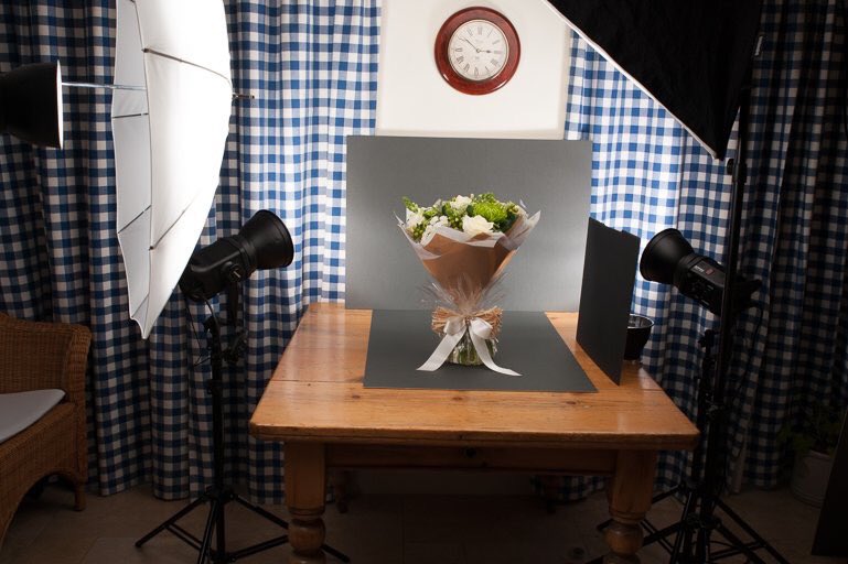 FUMSflowers's tweet photo. Fun photo shoot with @DavidBeater for our #FloristChoice bouquet. #FUMS #FloristUpMyStreet #Florist #Flowers https://t.co/US4PGBBrPm