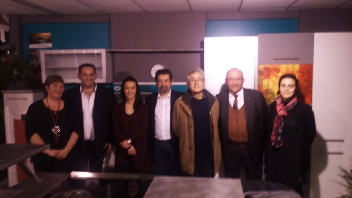 AnasCrecca1's tweet photo. R2 retraite-reprise. Passation réussie à Bourbon l'Archambault pour les Cuisines Gilbert. Bonne route â Manu. https://t.co/hMno0BYCy2