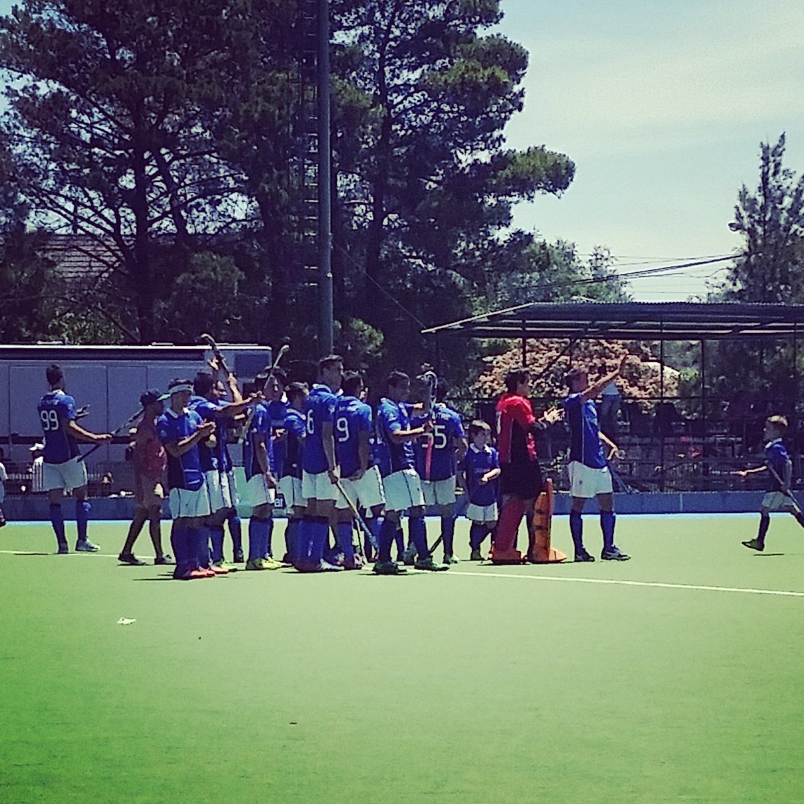 hockeymitreok's tweet photo. Mitre venció 2 a 1 a S.Barbara quedando 3° del #metro2016
Gracias chicos x jugar con la pasión q sólo los de Mitre podemos entender #QLSDM https://t.co/WFhayr2yrP