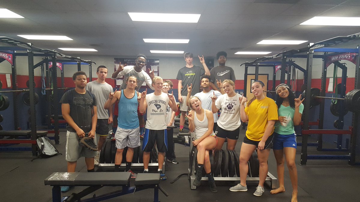 wyramsel's tweet image. "I love when my students..." get to see the fruits of all their hardwork #grind #squatmax #quadzillas #howlaboutit @WhiteKnollHigh