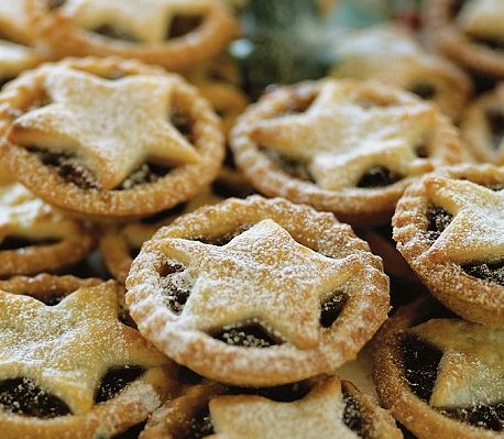 Get some great ideas for CHRISTMAS GIFTS &amp; TREATS. A hands on course Sat 17 Dec. Super Saver discounted fee: €100. bakingacademyireland.ie/courses-classe…