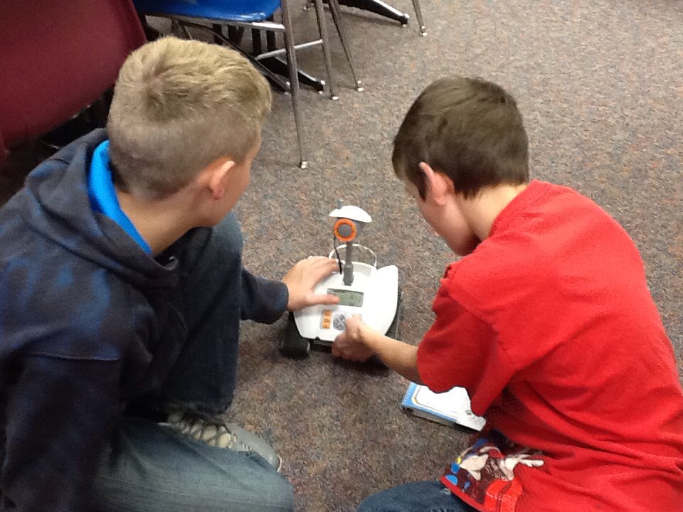 4BEgesdal's tweet image. #coding so much fun😀 @FCElementary @FChockeyguy #HourofCode #codeiowa @IowaSTEM @NC_Iowa_STEM