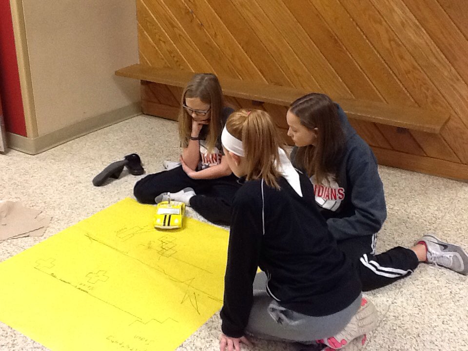 4BEgesdal's tweet image. #coding so much fun😀 @FCElementary @FChockeyguy #HourofCode #codeiowa @IowaSTEM @NC_Iowa_STEM