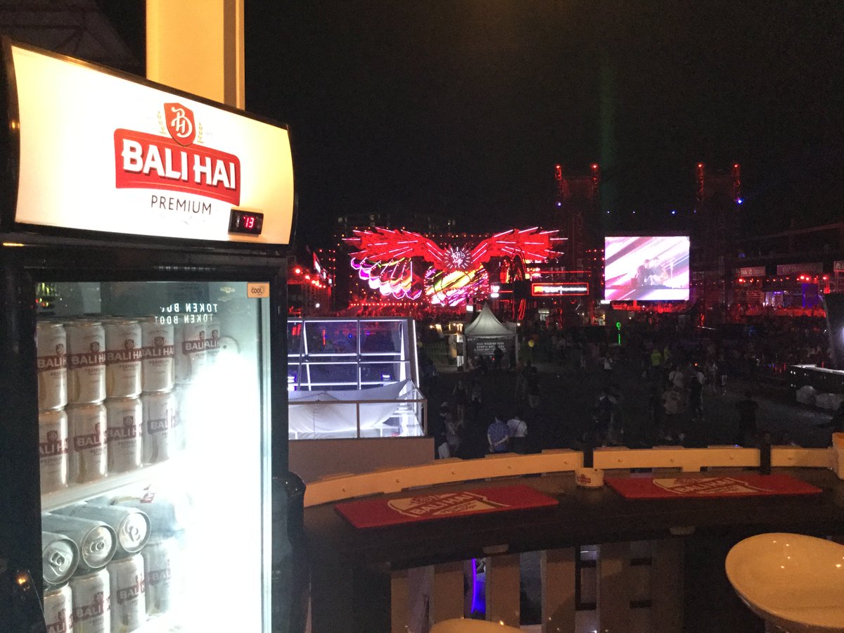 Best view at our Bali Hai Premium Lounge to see the best performance of <a href="/MartinGarrix/">MARTIN GARRIX</a> at #DWP16! #BaliHaiPremium #ReachFortheBest