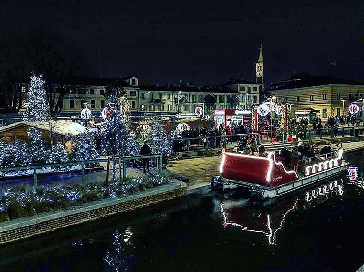 turismomilano's tweet photo. #WEEKENDINMILAN #YOURMILAN So, this weekend why not finish off the day in a sparkling village? Like the Darsena Christmas Village? https://t.co/cEE5bys3dW