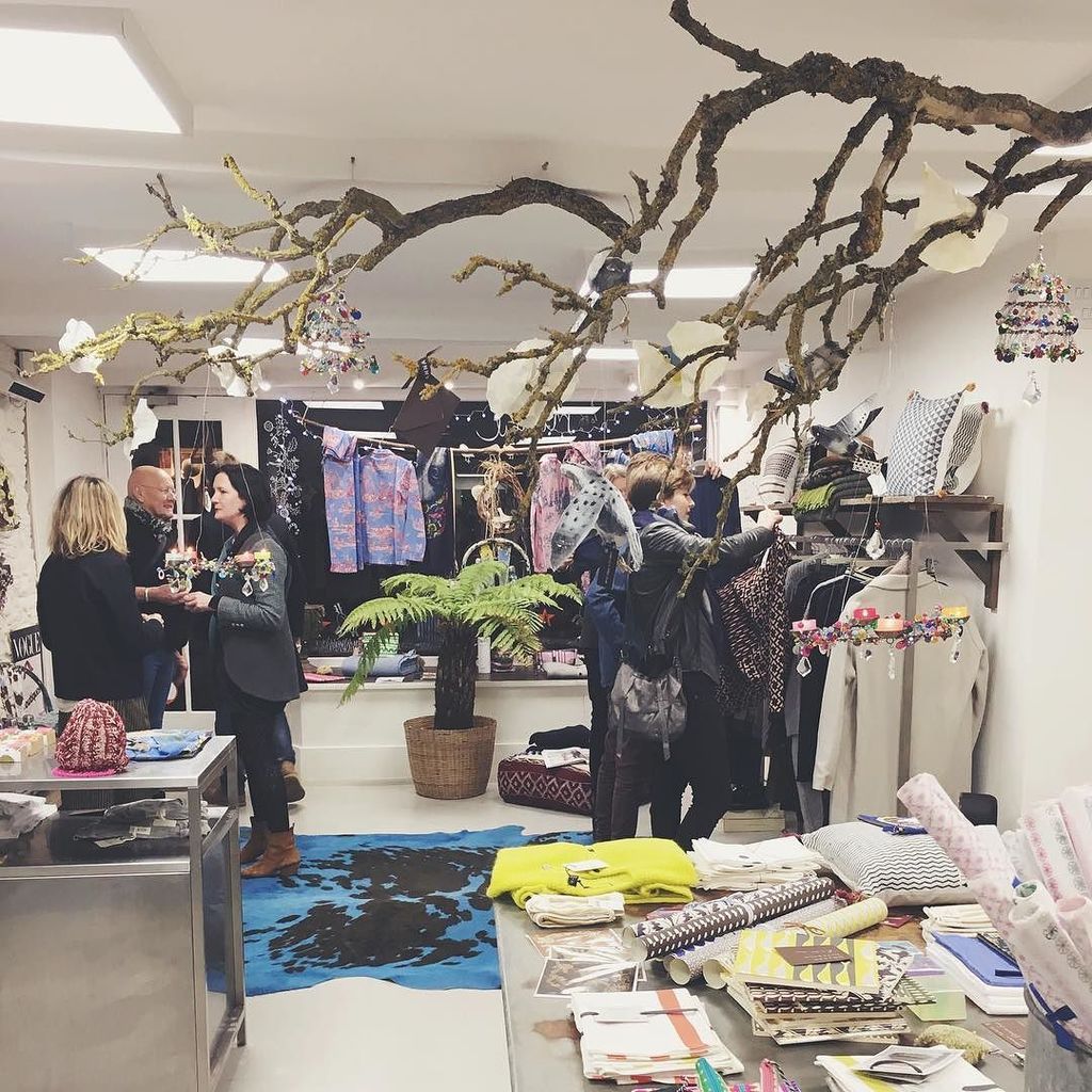 AnnaLizzioShop's tweet photo. Late night shopping in full swing, there's still plenty of time to pop down and see us and… https://t.co/XKgYkLGFB9 https://t.co/rSZ82sHH9K