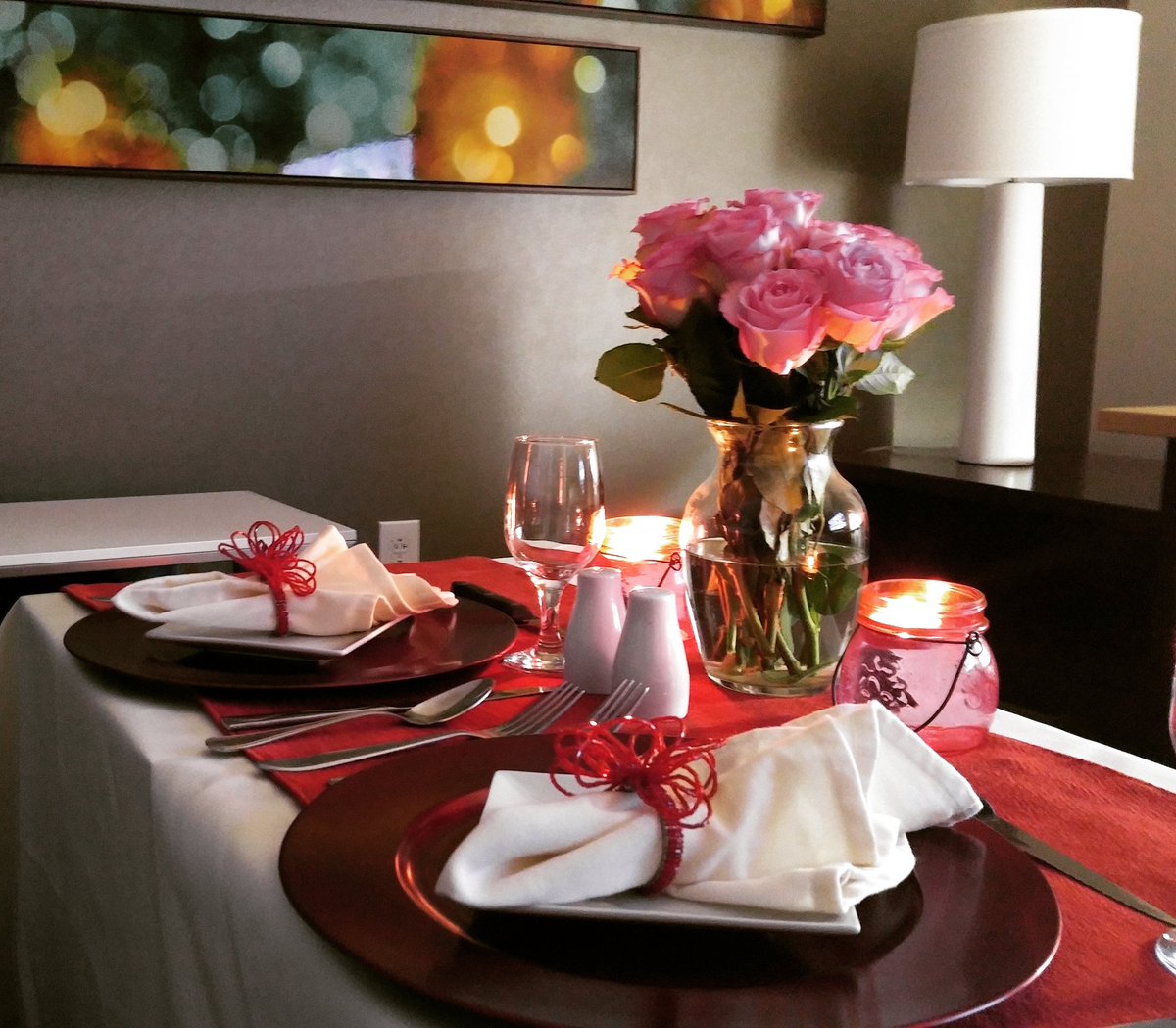 skyelaraes's tweet photo. Intimate Dinner for Two, hotel style! Bringing Romance Back! Who said romance is dead... #chefwells #skyelaraes #privatechef https://t.co/MfnXraDtEO