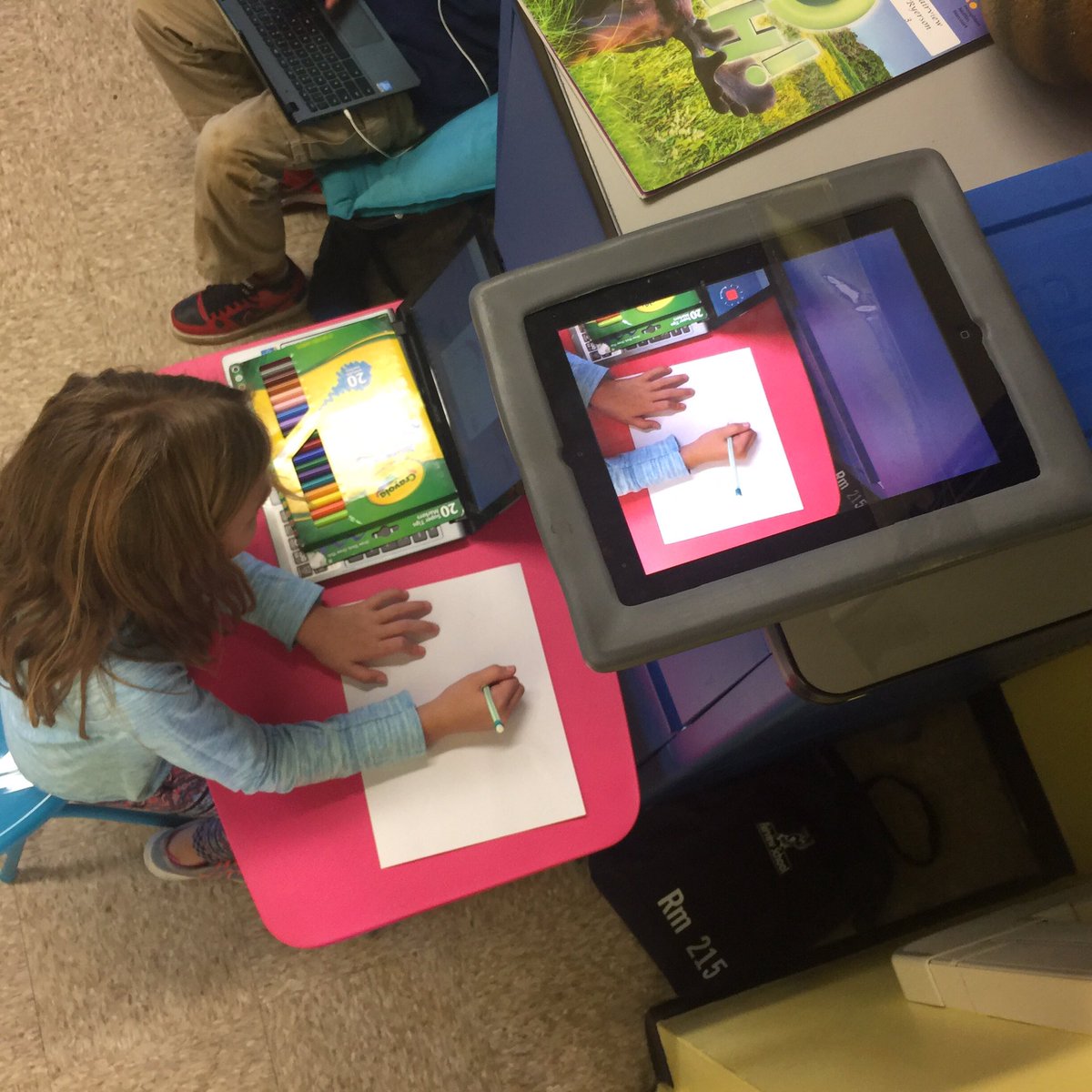 DrSHAnderson's tweet photo. #geniushour time in @FVgrade3 #grade3genius #MTPSpride https://t.co/aAEIF9dy7C