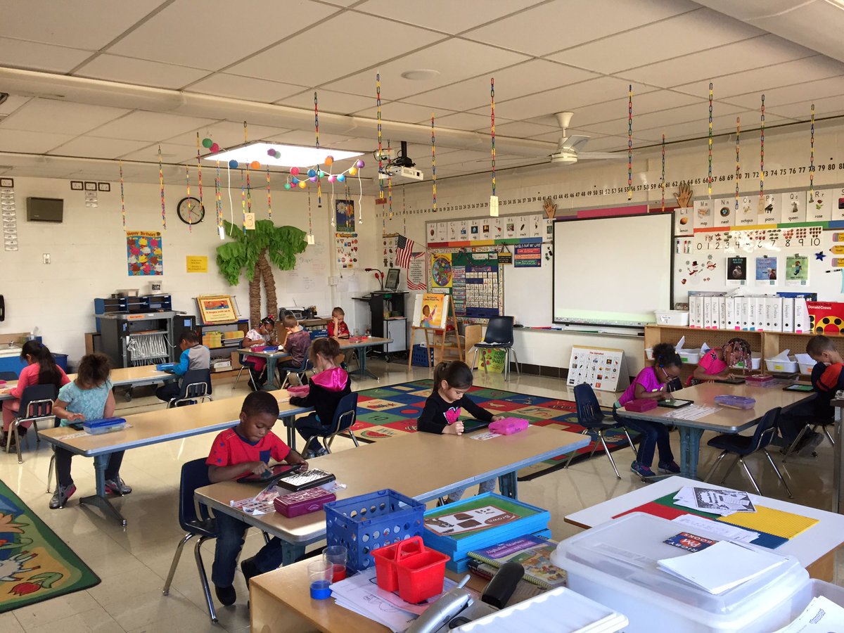 jteacherabc's tweet photo. My Kdg classroom is silent right now- they are so engaged in @kodable #hourofcode #bghoc #gvrox #kidscancode https://t.co/OS2S0tRrHx