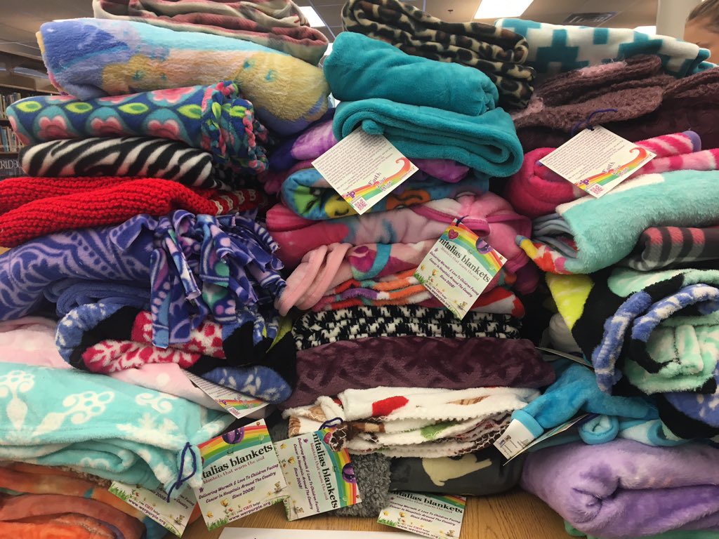 jrpurps's tweet photo. What an incredible 3 days of bundling blankets for kids w/ cancer☃️thank you to everyone that helped out we can't wait to see their smiles💜 https://t.co/b4zui4duuy
