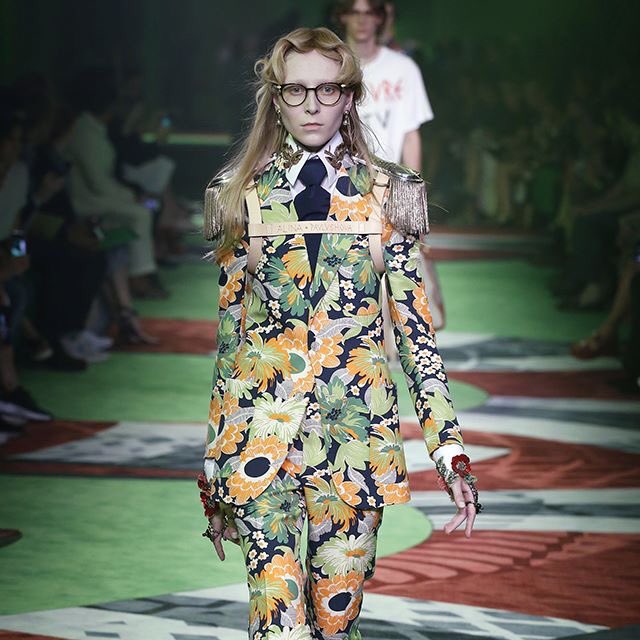 Iconic <a href="/gucci/">gucci</a> helped set the stage for #Greenery w/meticulous use of the hue in modern collections, like this from Spring / Summer 2017.🍃