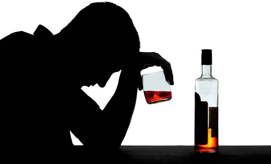 PoliciaColombia's tweet image. Desconfíe del licor con precios más bajos de los que regularmente se encuentran en el mercado. #NavidadSegura #NavidadEnPaz