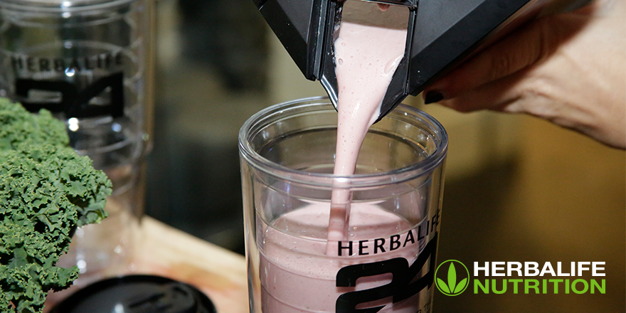 Herbalife's tweet photo. Stay on track this holiday season with meal replacement shakes that help ensure you get critical macronutrients + micronutrients ✔️ https://t.co/7eBBmnaM5B