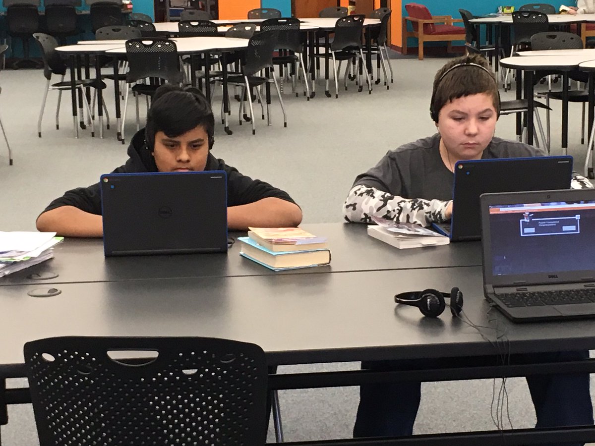 FortMSLibrary's tweet image. Some serious coding going on! #HourofCode @FortAtkinsonMS