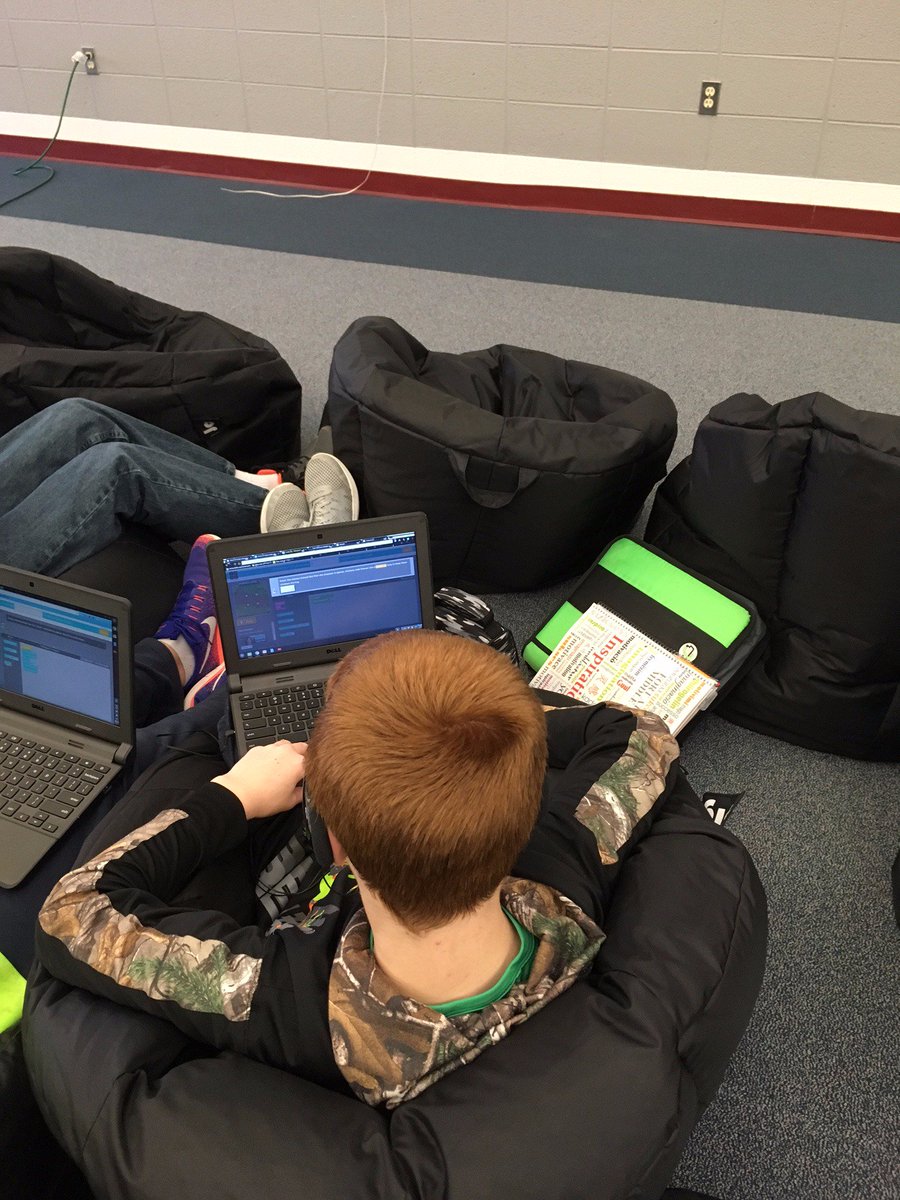 FortMSLibrary's tweet image. Some serious coding going on! #HourofCode @FortAtkinsonMS