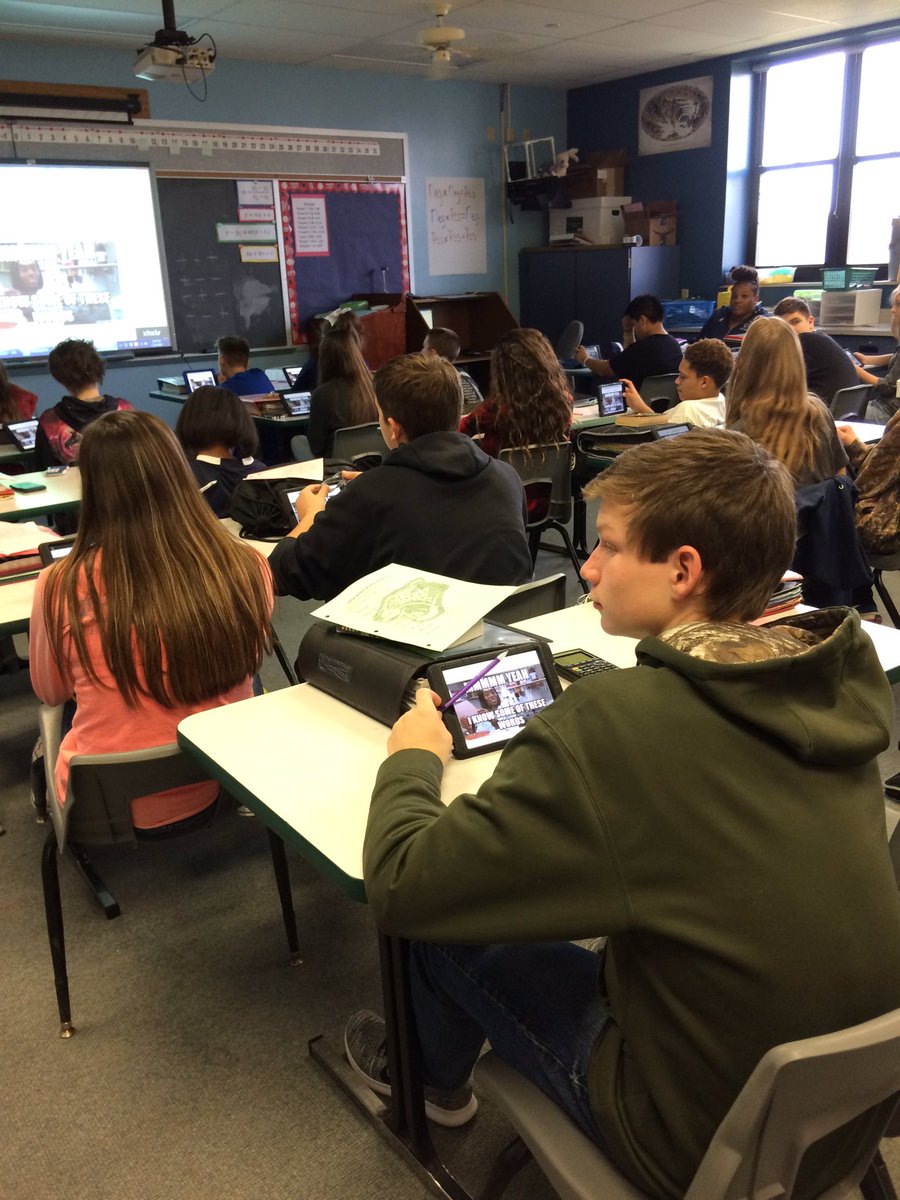 lmsleopards's tweet image. Mr. Reinbold using @PearDeck to help his Ss review Alg concepts. Anything not at mastery level gets review &amp;amp; reteaching. #lmstech #cpsbest