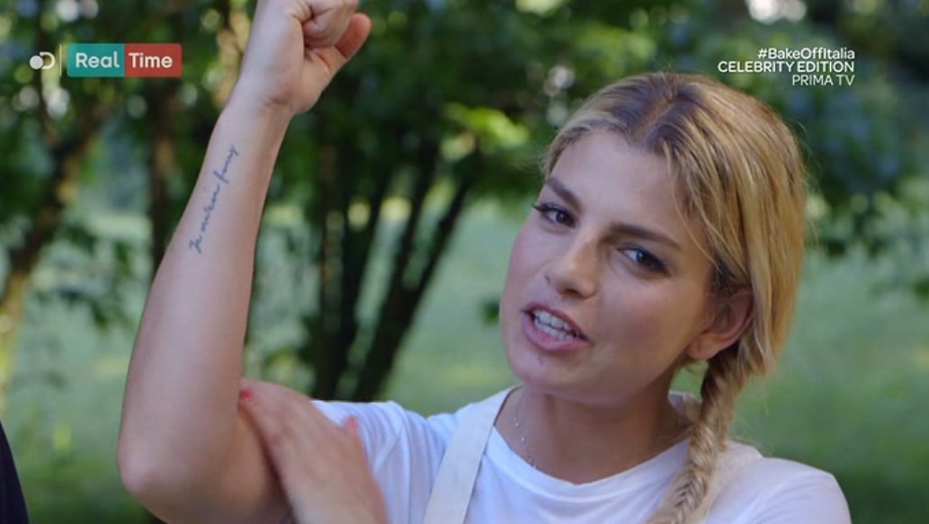 MarioManca's tweet photo. «Sfruttiamole queste braccia da camionista»: quando l'ironia intelligente è più forte delle critiche becere. @MarroneEmma #BakeOffItalia https://t.co/cxqjPC2yuU