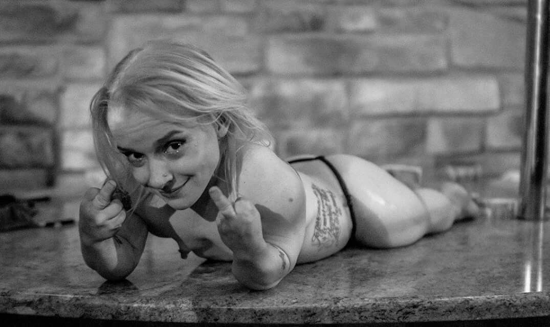 Feet dyke midget secretary