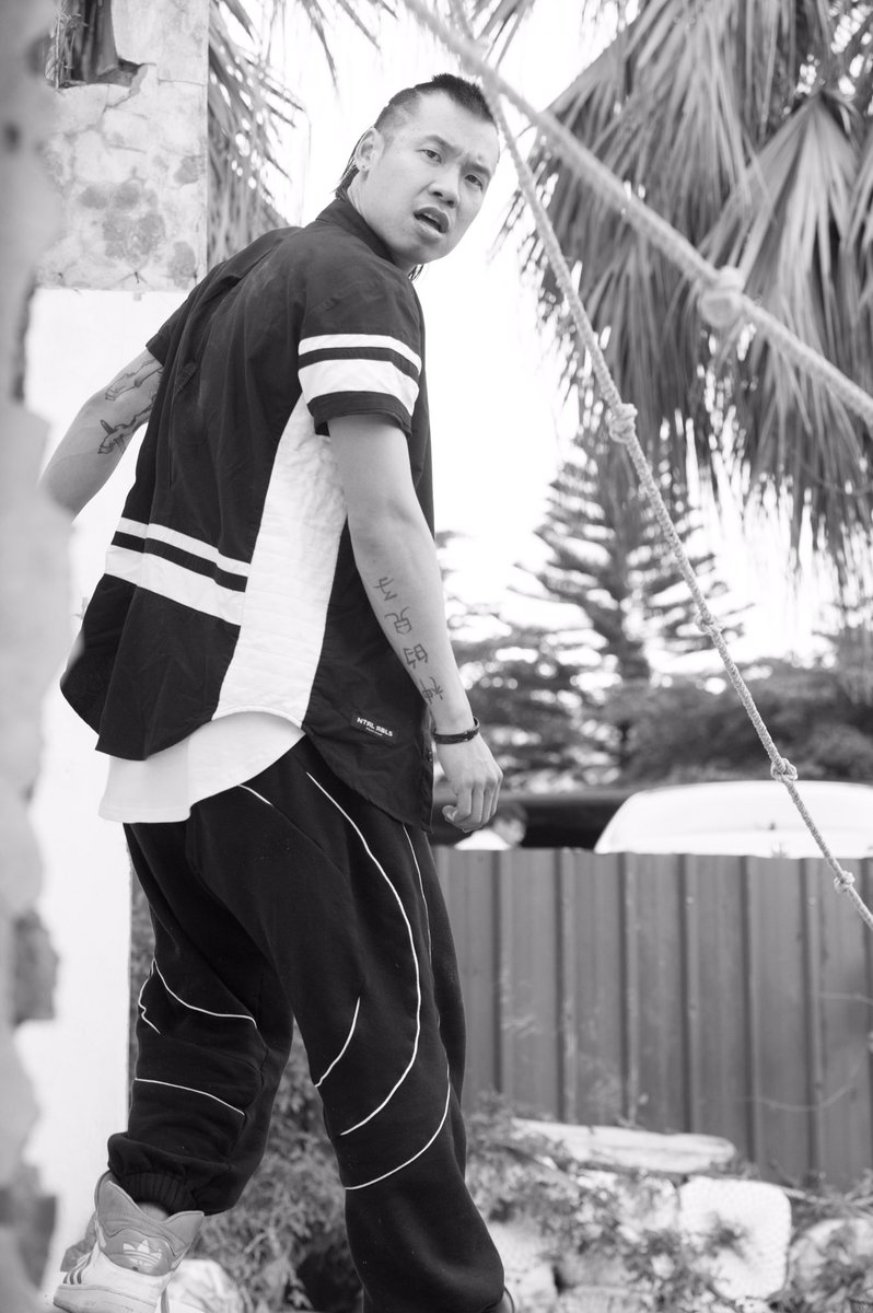 djSLEEPER's tweet image. djing @ #TheWellesbourne 10pm-2am tonight! #freepiggybackrides #aaroncolbertent #Christmasremixes