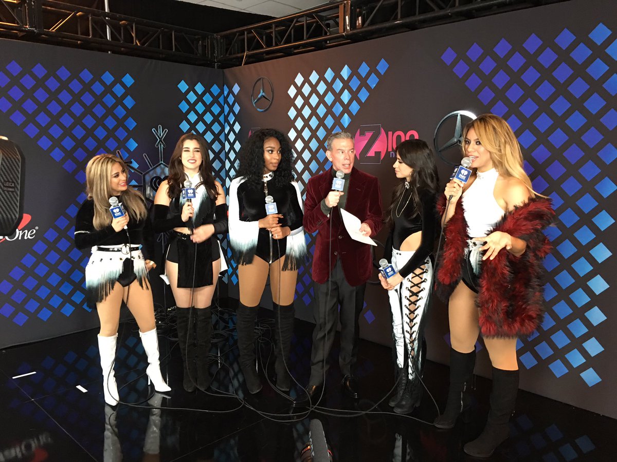 camrenshii's tweet image. Fifth Harmony con @elvisduran backstage #Z100JingleBall