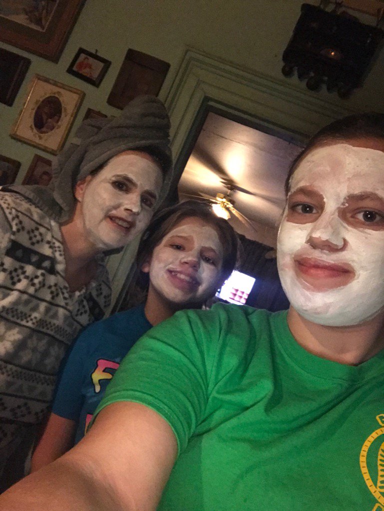 MsKehl's tweet photo. Mask tonight = beauties tomorrow! #lovingmyMKlife https://t.co/xK3iR2fA3r