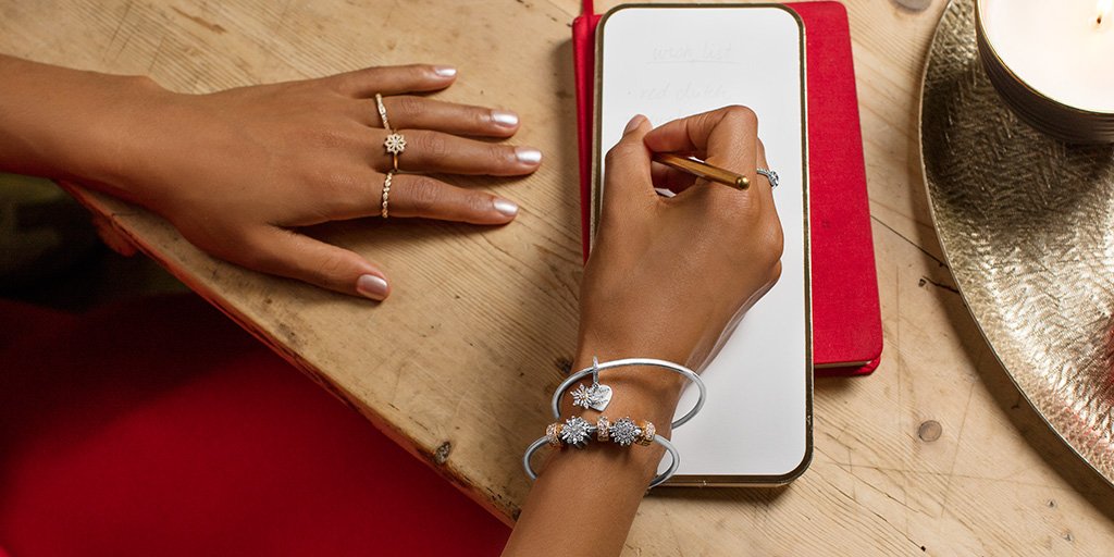 PANDORA_NA's tweet image. It's never too late to create the perfect wish list. What's at the top of yours? #TheJoyOfGiving