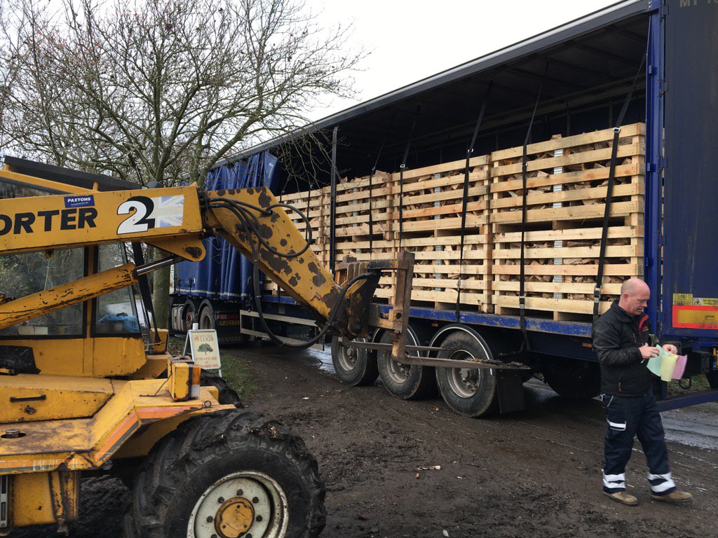 leicslogs's tweet photo. A load of seasoned logs supplied to Notts Logs. #Leicestershirelogs https://t.co/epWQOiZ9GS