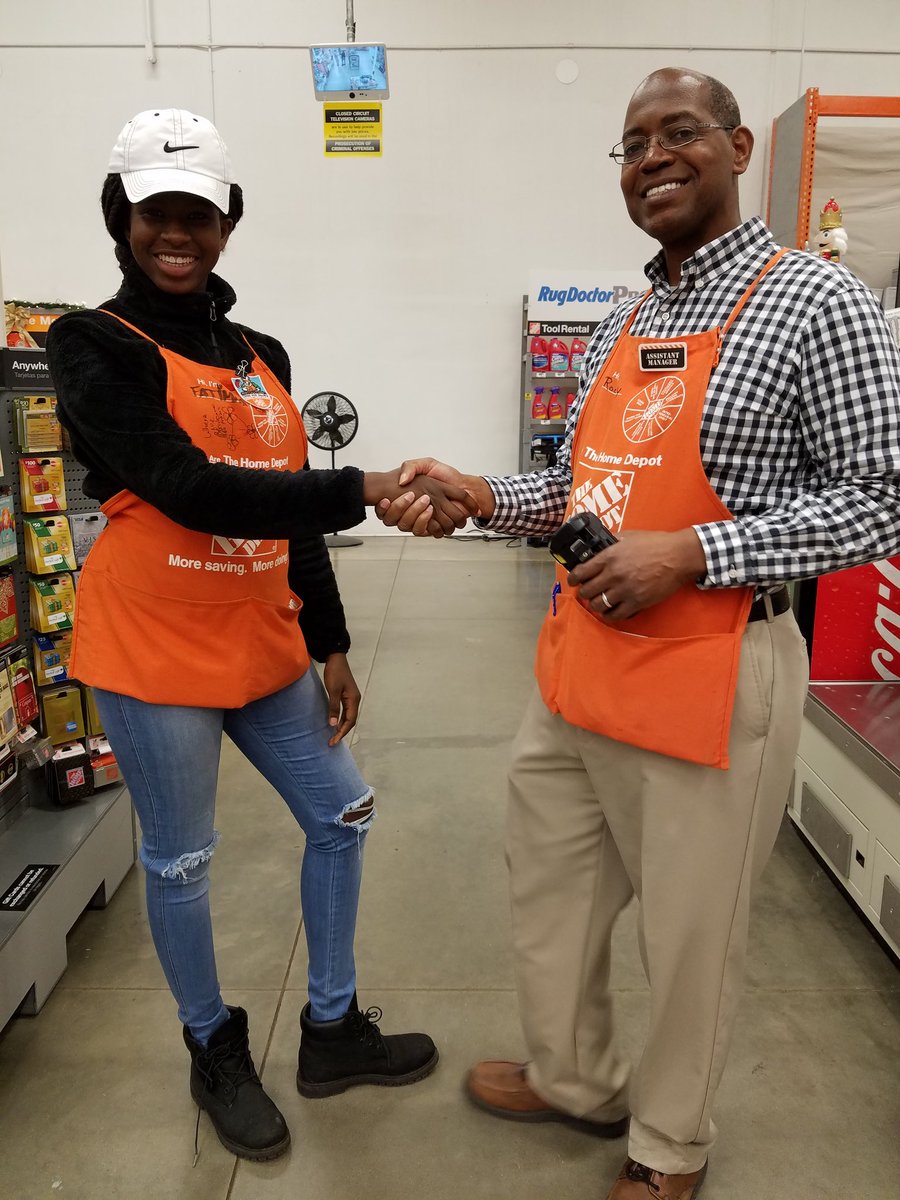 Rodney2214's tweet photo. @Logan95Logan @HDFlintkid @JoeBechtelTHD @Logan95Logan @TaraTuckerTHD Great job of driving LTSA &amp; Cashier Friendliness at 3639 Front End! https://t.co/zeK9q77EFm