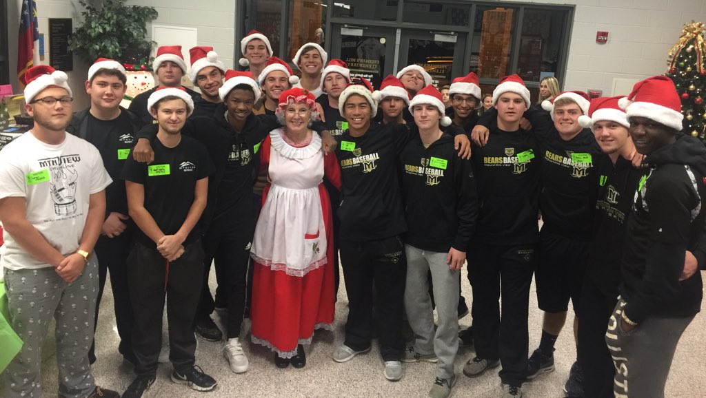 bearscoach23's tweet photo. Polar Express Night at Freeman's Mill with @MVBearsBaseball! Merry Christmas! https://t.co/gD6QmkGimz