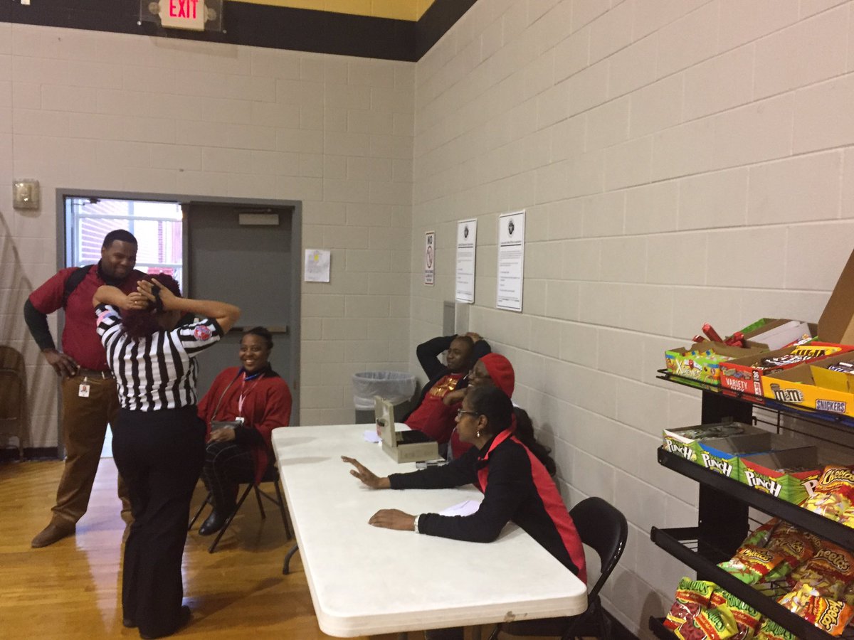 G_Schleeter's tweet photo. #EaglesNest is full for Girls π #ALLInExpectToWin https://t.co/ts4onYTKiz