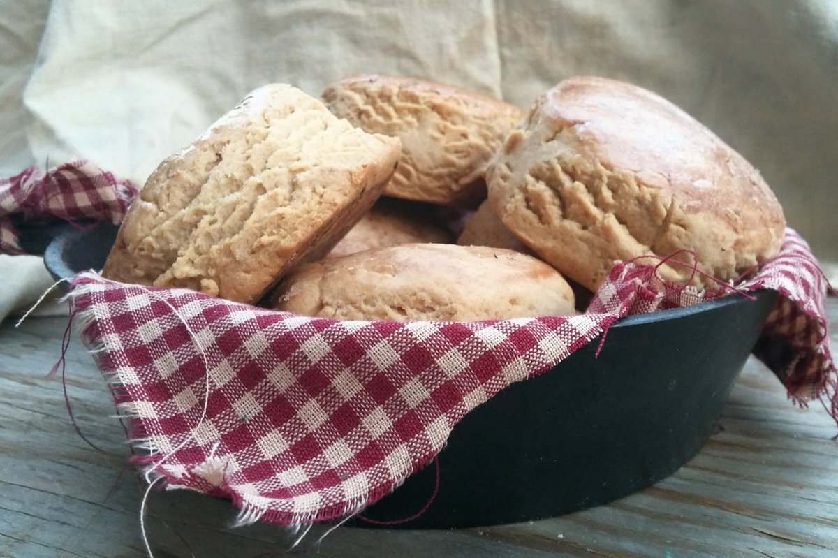 EverythingDawn's tweet photo. HOLIDAY SALE Country Biscuit Skillet Faux Bread Display https://t.co/ObNWg2MGZc #giftsforher #PrimDecor https://t.co/rAUrOjTy6e