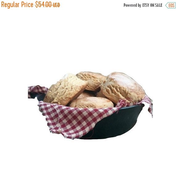 EverythingDawn's tweet photo. HOLIDAY SALE Country Biscuit Skillet Faux Bread Display https://t.co/ObNWg2MGZc #giftsforher #PrimDecor https://t.co/rAUrOjTy6e